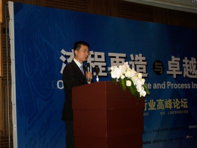 严雪林先生应邀在大会上发言